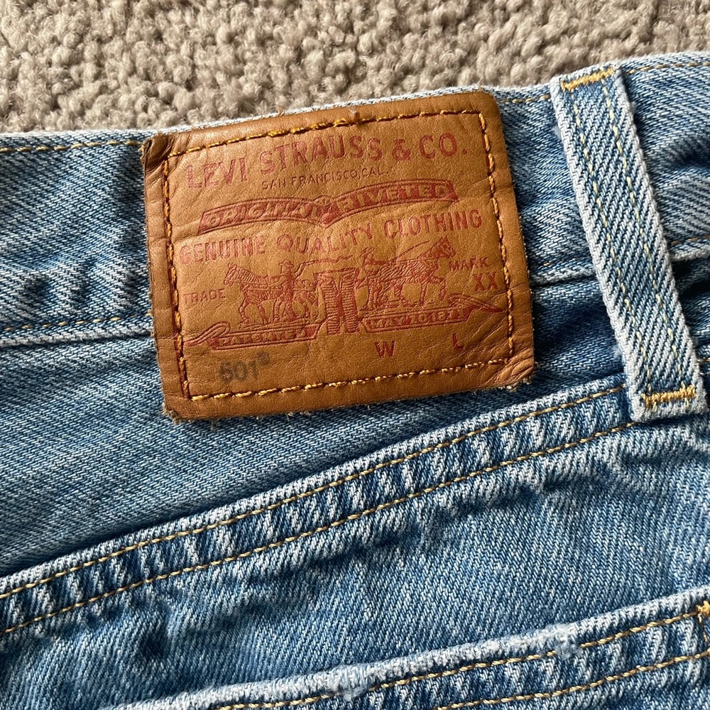 Levi’s 501 Shorts - Picture 5 of 6